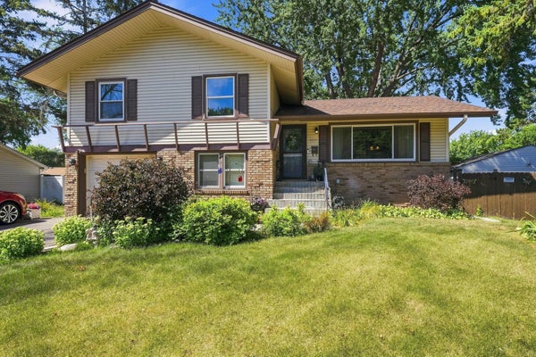 6933 BRUNSWICK AVE N, MINNEAPOLIS, MN 55429 - Image e38ecb4b91ced2582a7d3ad8a6bbd70f/2162174861