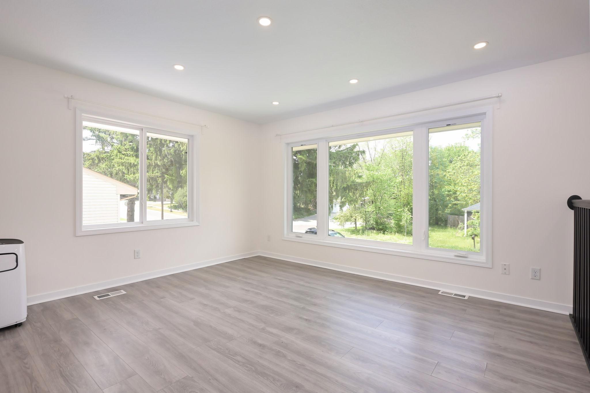 144 Sidney Street W