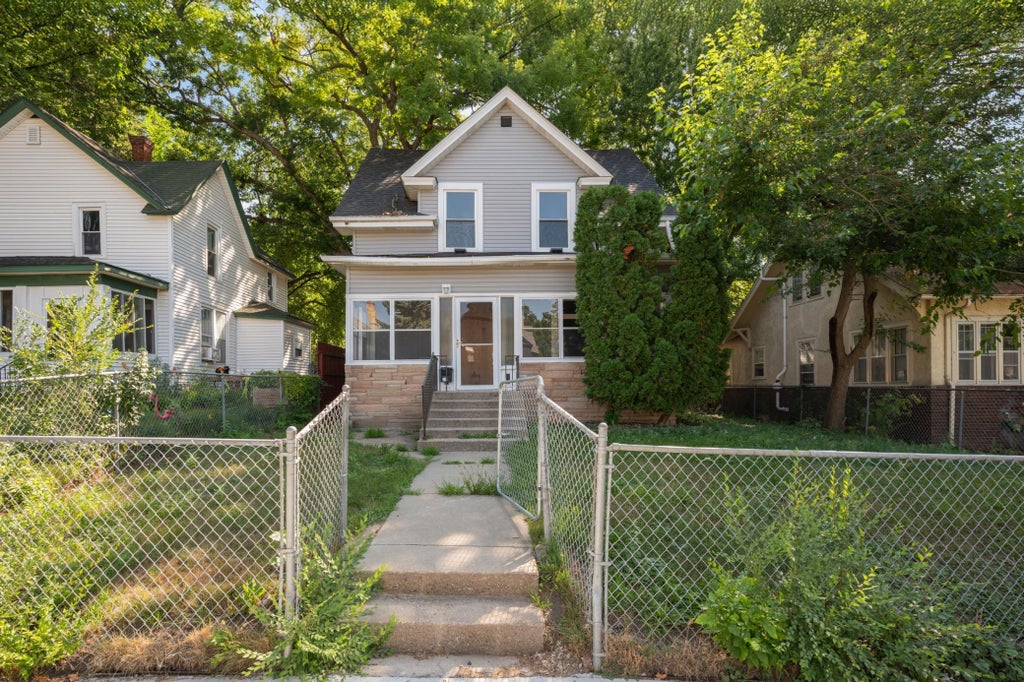 Photo of 2630 Girard Avenue N, Minneapolis, MN 55411 (MLS # 7150431)