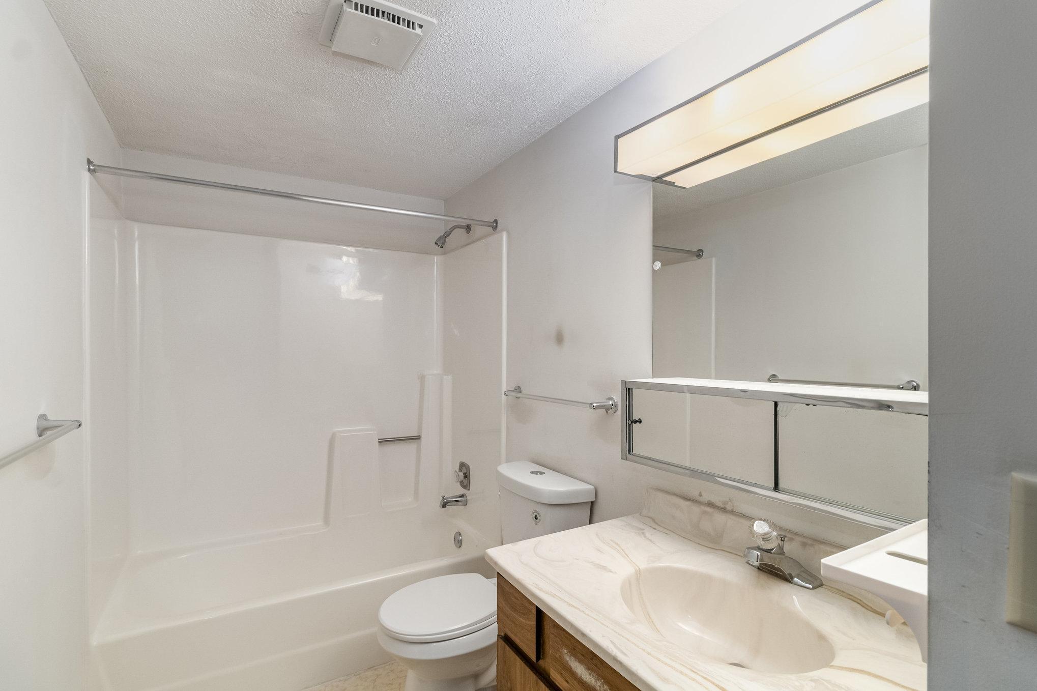 4482 Victoria Street N