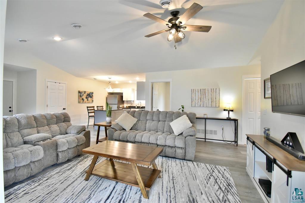 325 Evelyne Avenue W