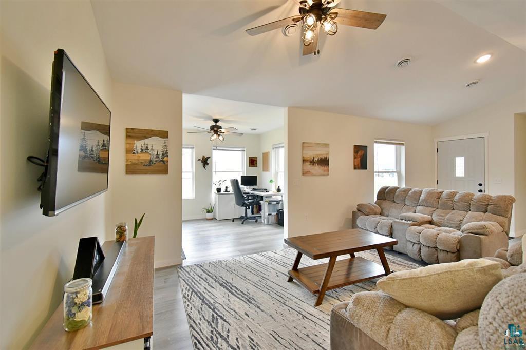 325 Evelyne Avenue W