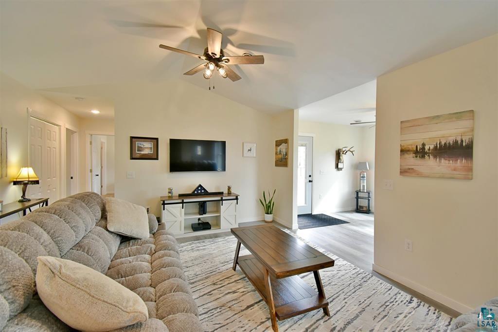 325 Evelyne Avenue W