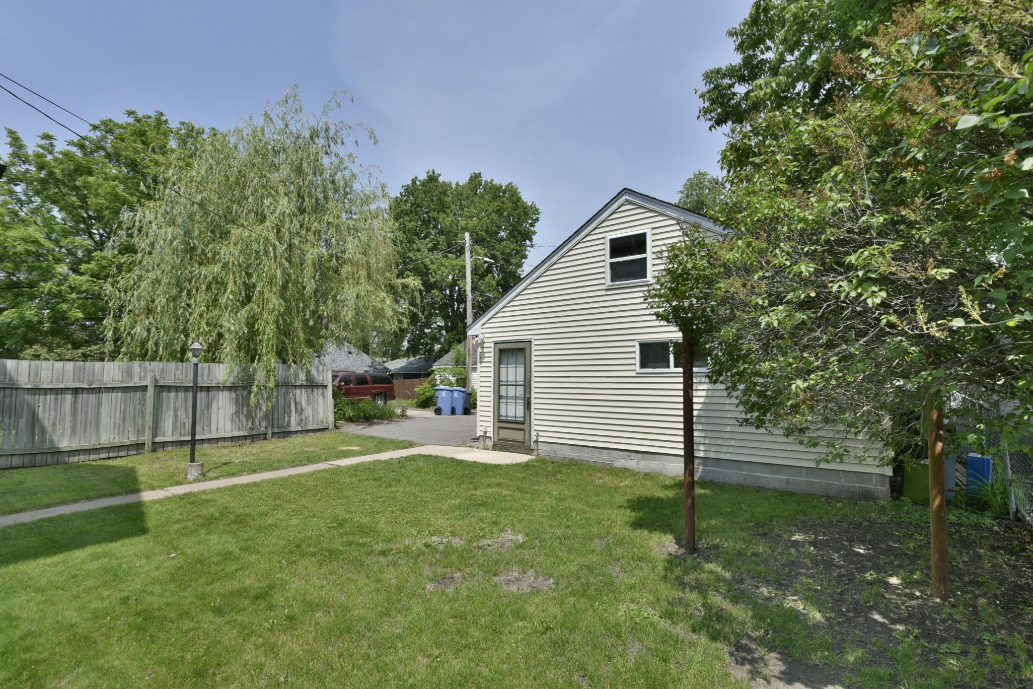 1810 Chestnut Avenue W
