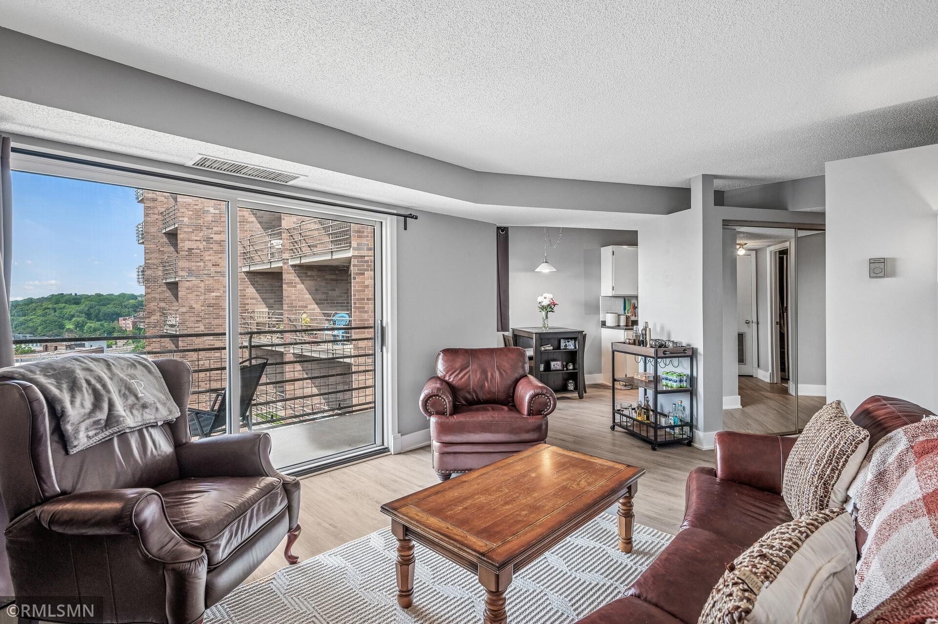 26 10th Street W 1409