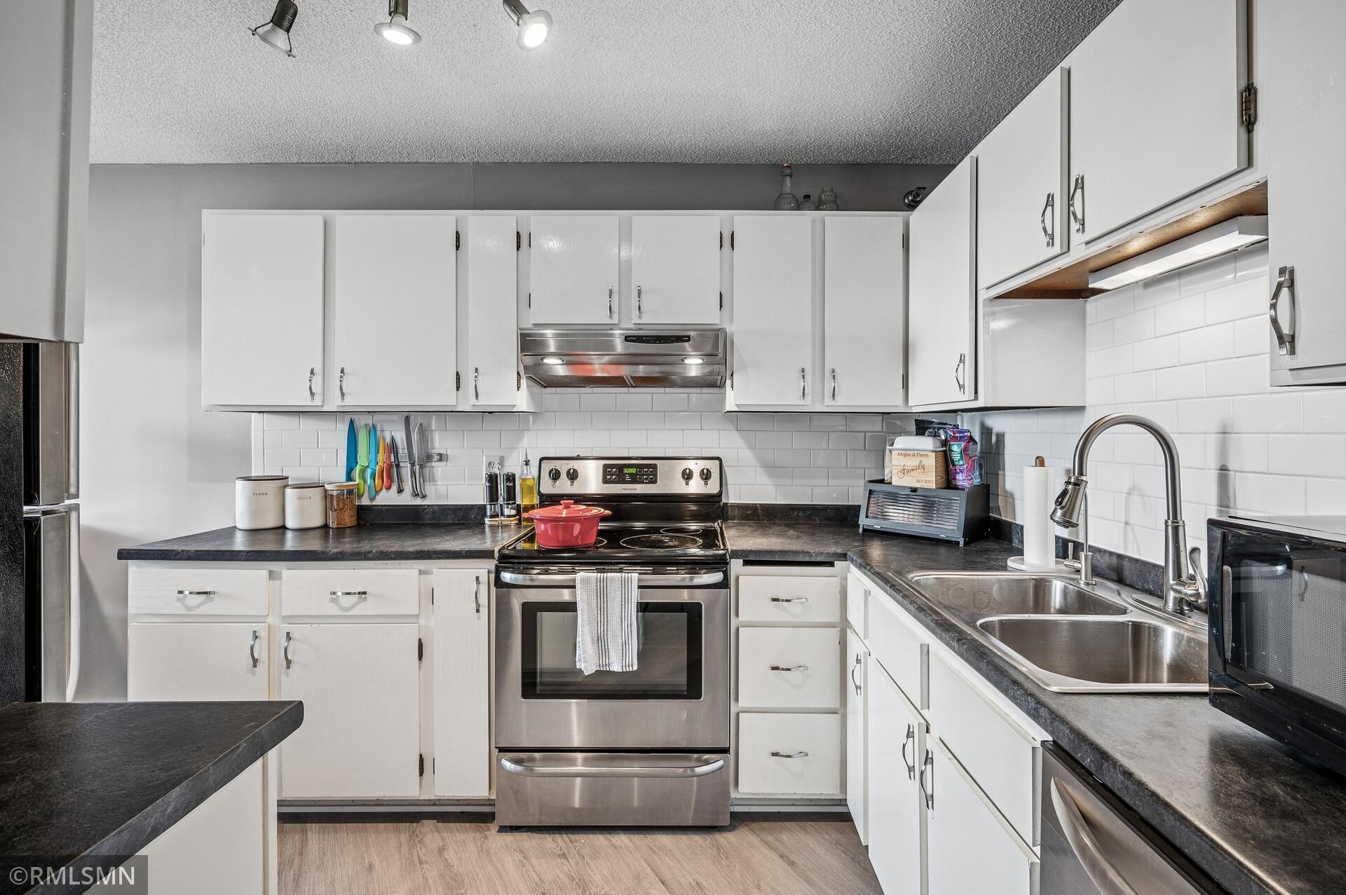 26 10th Street W 1409