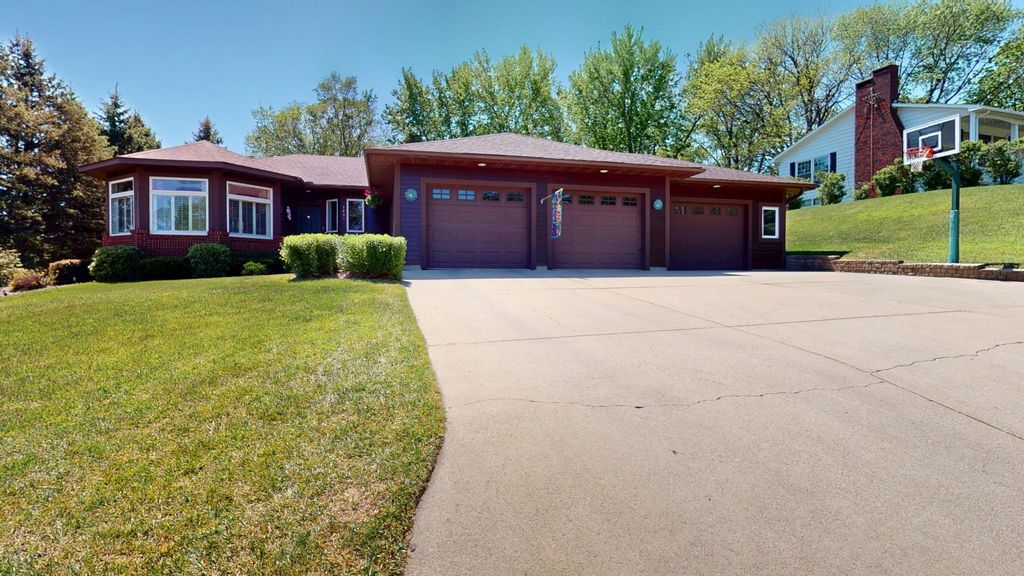 Photo of 1401 Martin Road, Albert Lea, MN 56007 (MLS # 7075915)