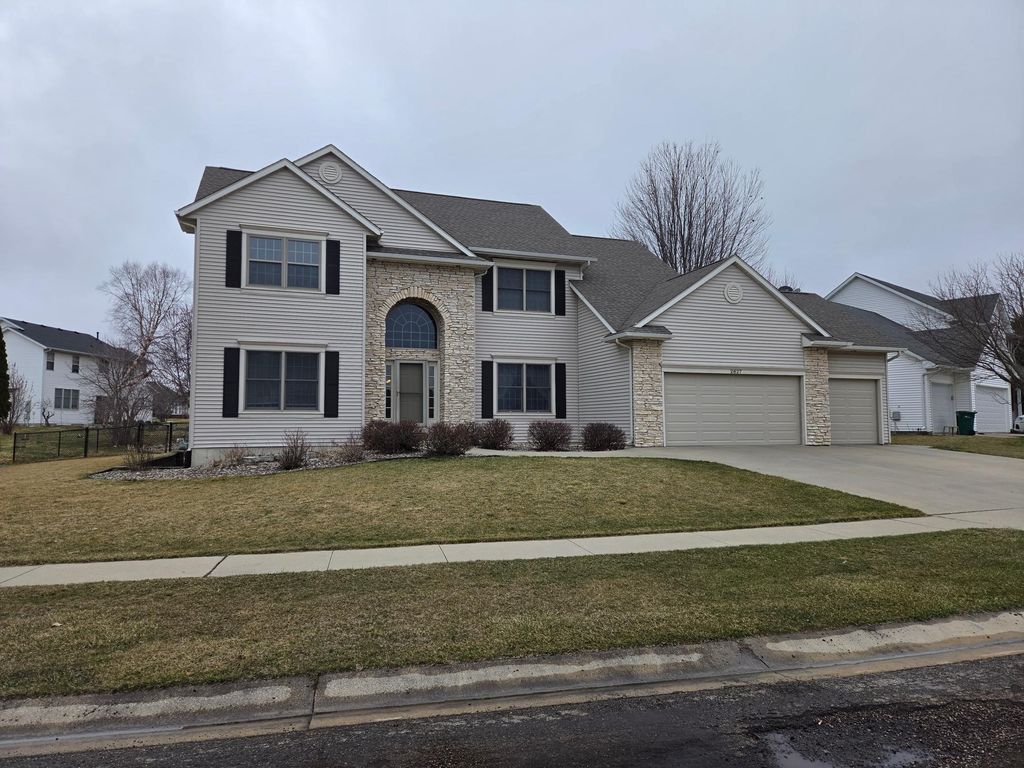 Photo of 2827 Oakview Drive NE, Rochester, MN 55906 (MLS # 7048832)