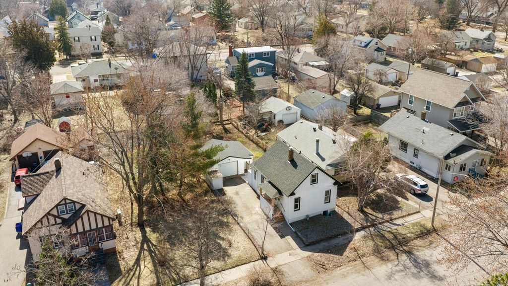 Photo of 1000 Seminary Avenue, Saint Paul, MN 55104 (MLS # 7019779)