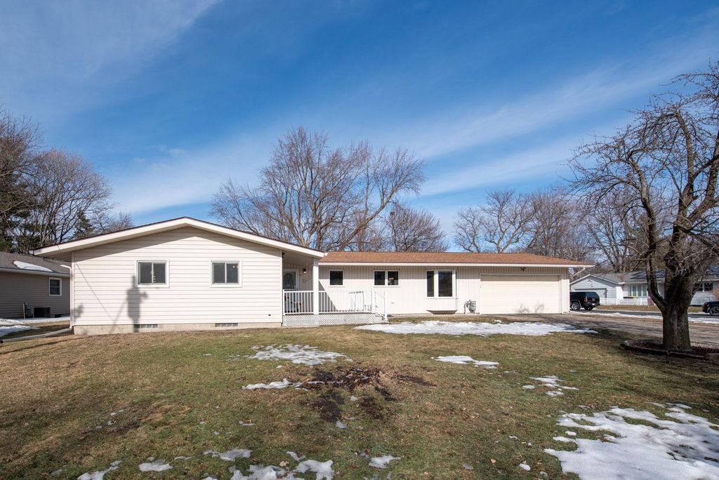 Photo of 232 W Skyline Court, Mankato, MN 56001 (MLS # 7020635)