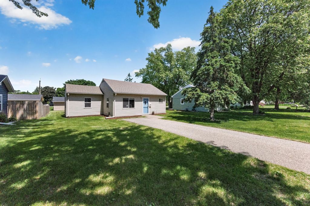 Photo of 419 7th Avenue W, Shakopee, MN 55379 (MLS # 7082707)