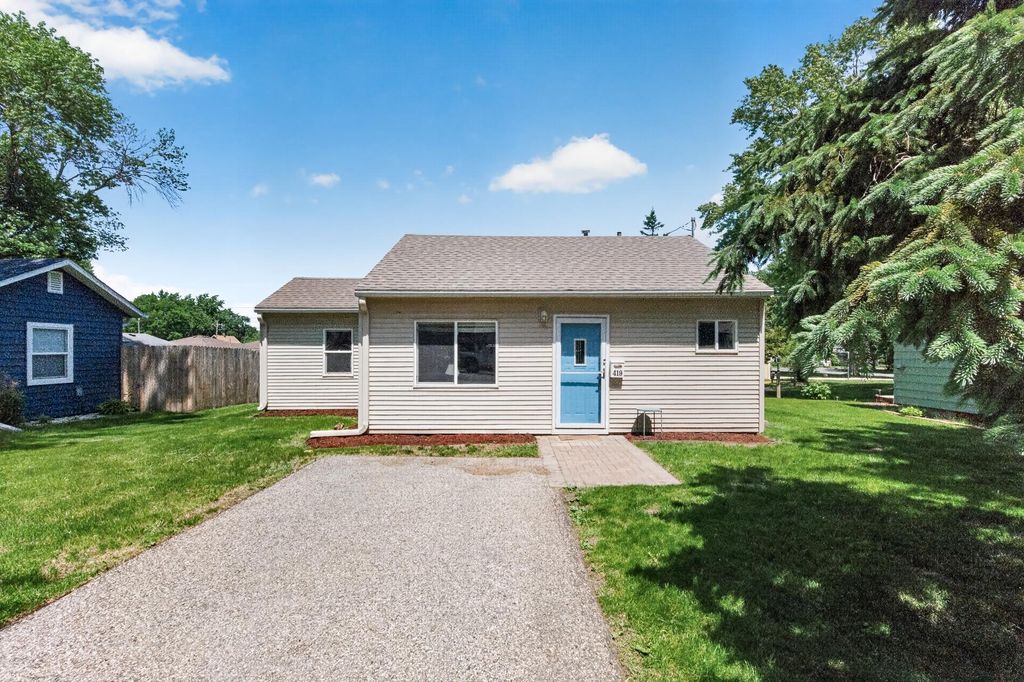 Photo of 419 7th Avenue W, Shakopee, MN 55379 (MLS # 7082707)