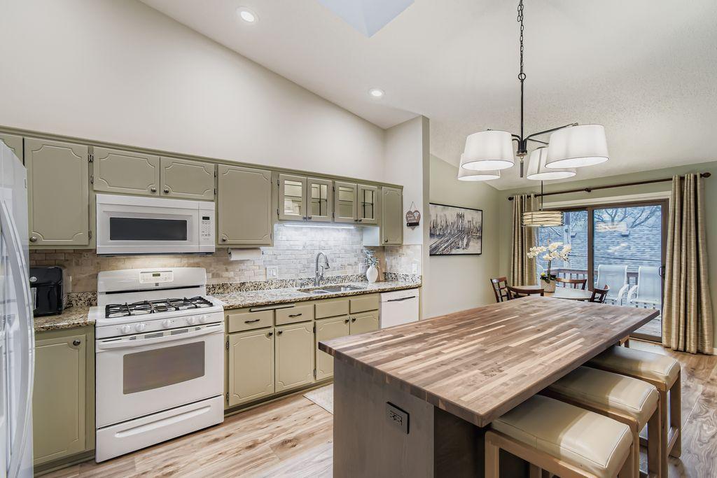 2422 County Road D W 2