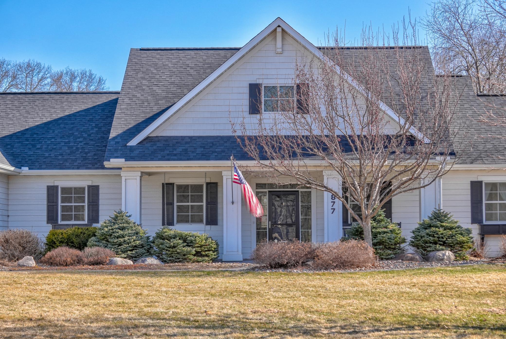 877 Yellowstone Trail