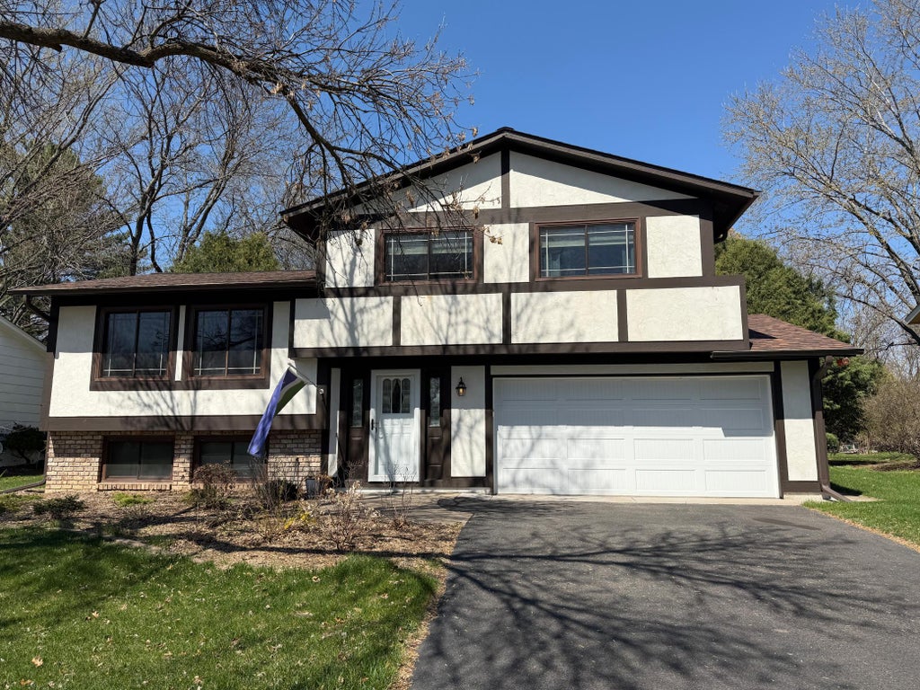 Photo of 1013 Robinhood Place, Shoreview, MN 55126 (MLS # 7131788)