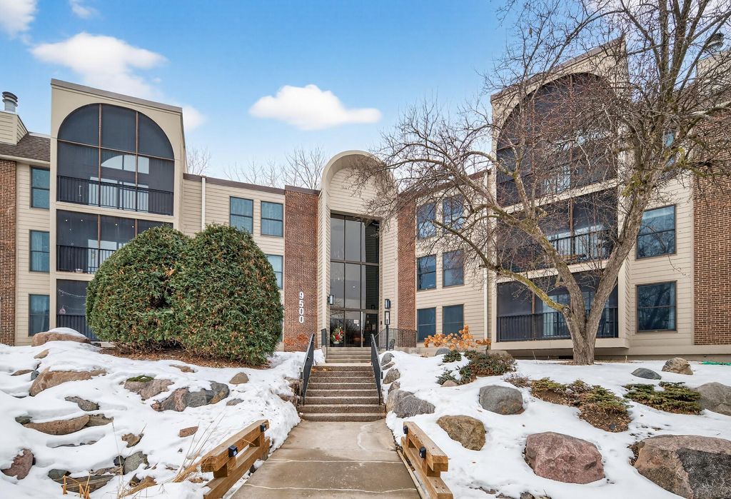 Photo of 9500 Collegeview Road #112, Bloomington, MN 55437 (MLS # 7009672)