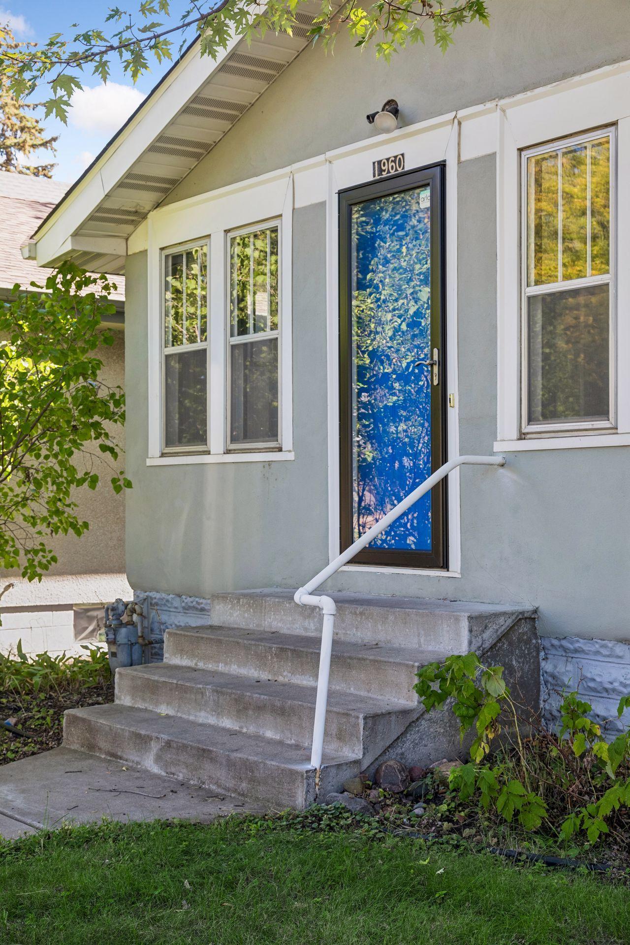 1960 Ivy Avenue E