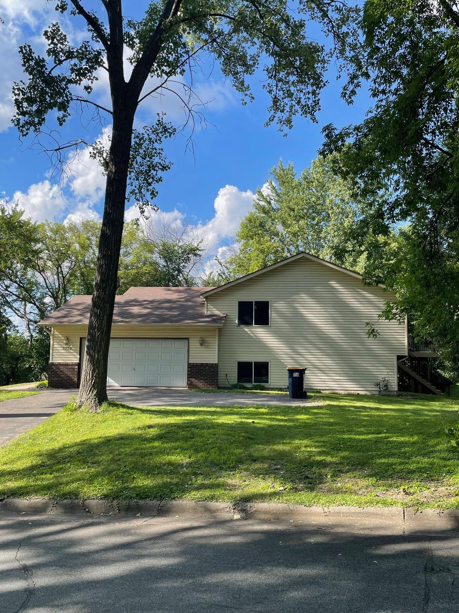 3770 Robin Lane