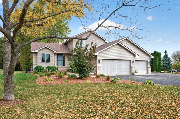 13640 NESTER CT, LINDSTROM, MN 55045 - Image e4438a5d3d60b4e4fa0b843271af52f0/941542650