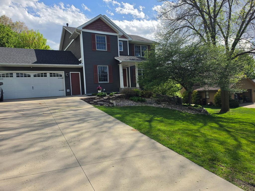 Photo of 210 10th Street SE, New Prague, MN 56071 (MLS # 7076720)
