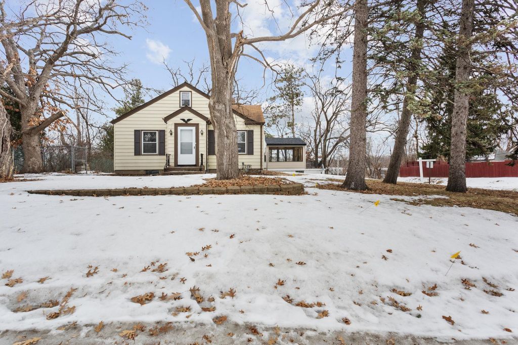 Photo of 1290 Livingston Avenue, West Saint Paul, MN 55118 (MLS # 7019560)