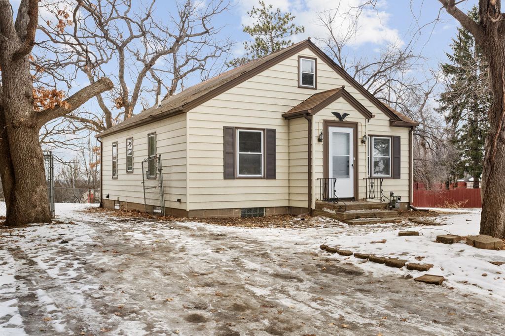 Photo of 1290 Livingston Avenue, West Saint Paul, MN 55118 (MLS # 7019560)