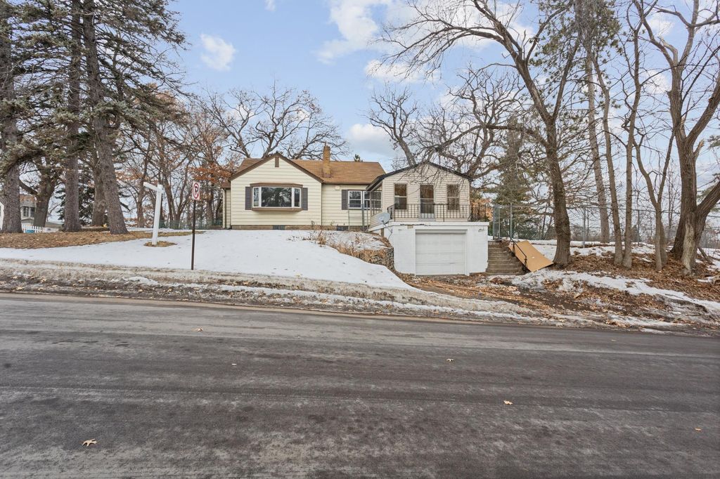 Photo of 1290 Livingston Avenue, West Saint Paul, MN 55118 (MLS # 7019560)