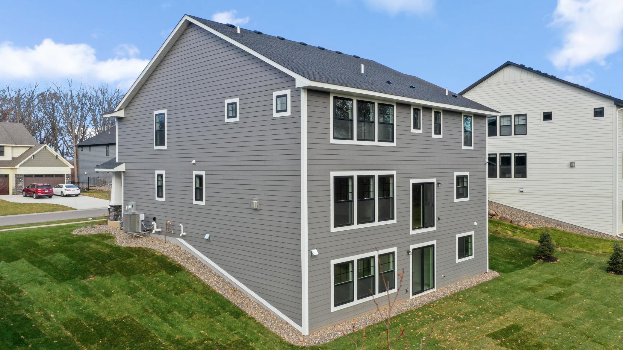 1955 Royal Boulevard N