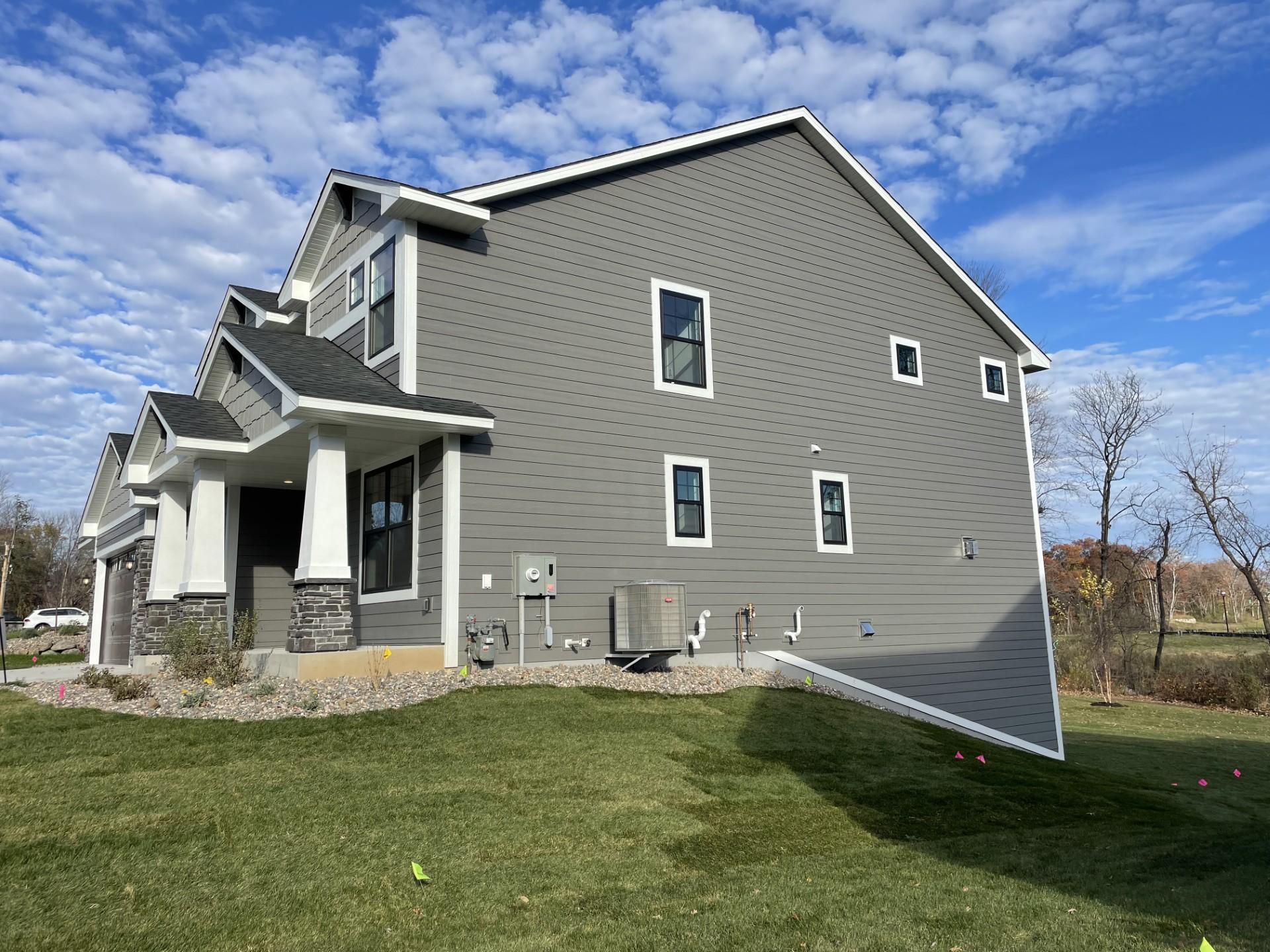 1955 Royal Boulevard N