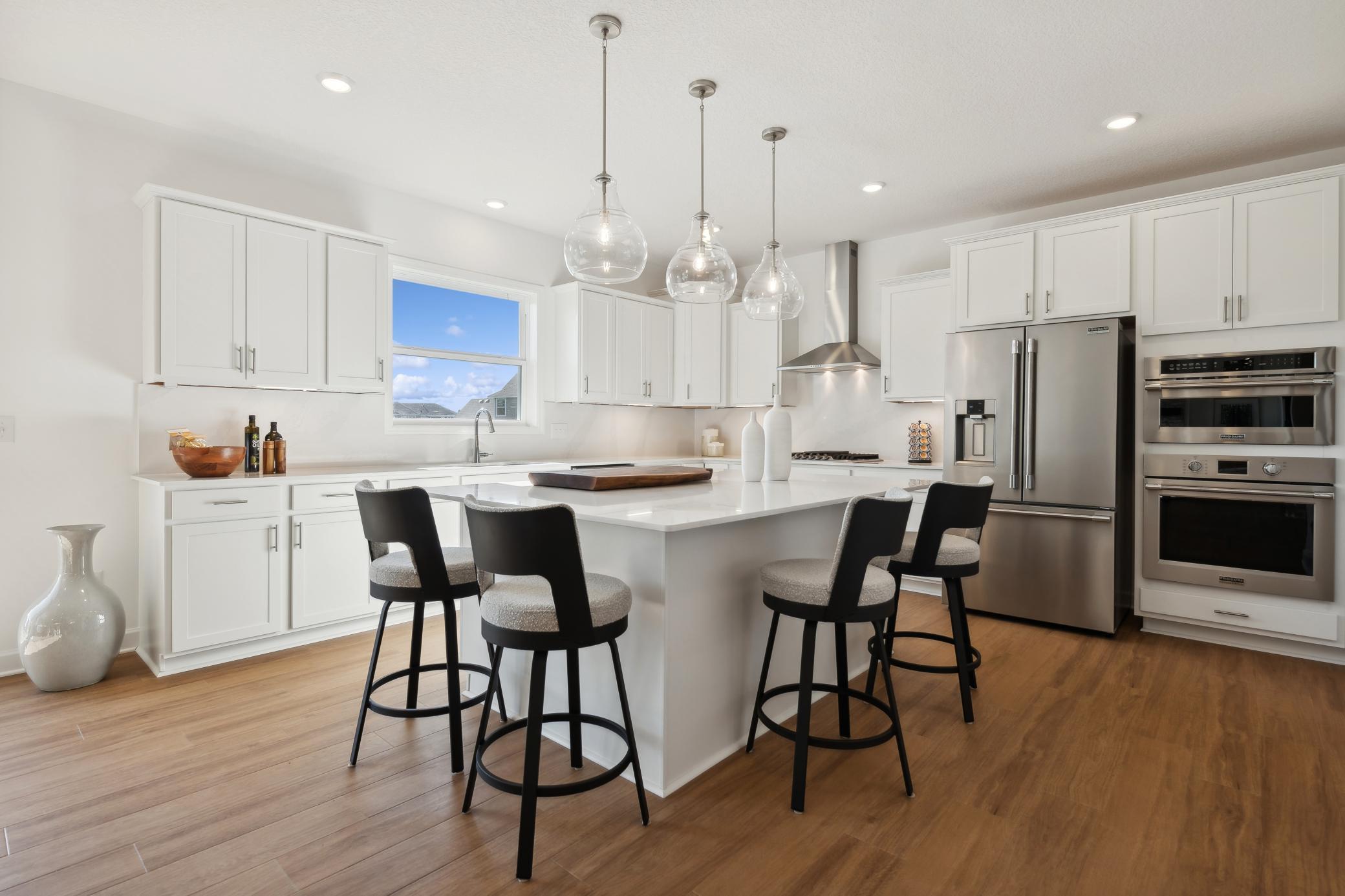 1955 Royal Boulevard N