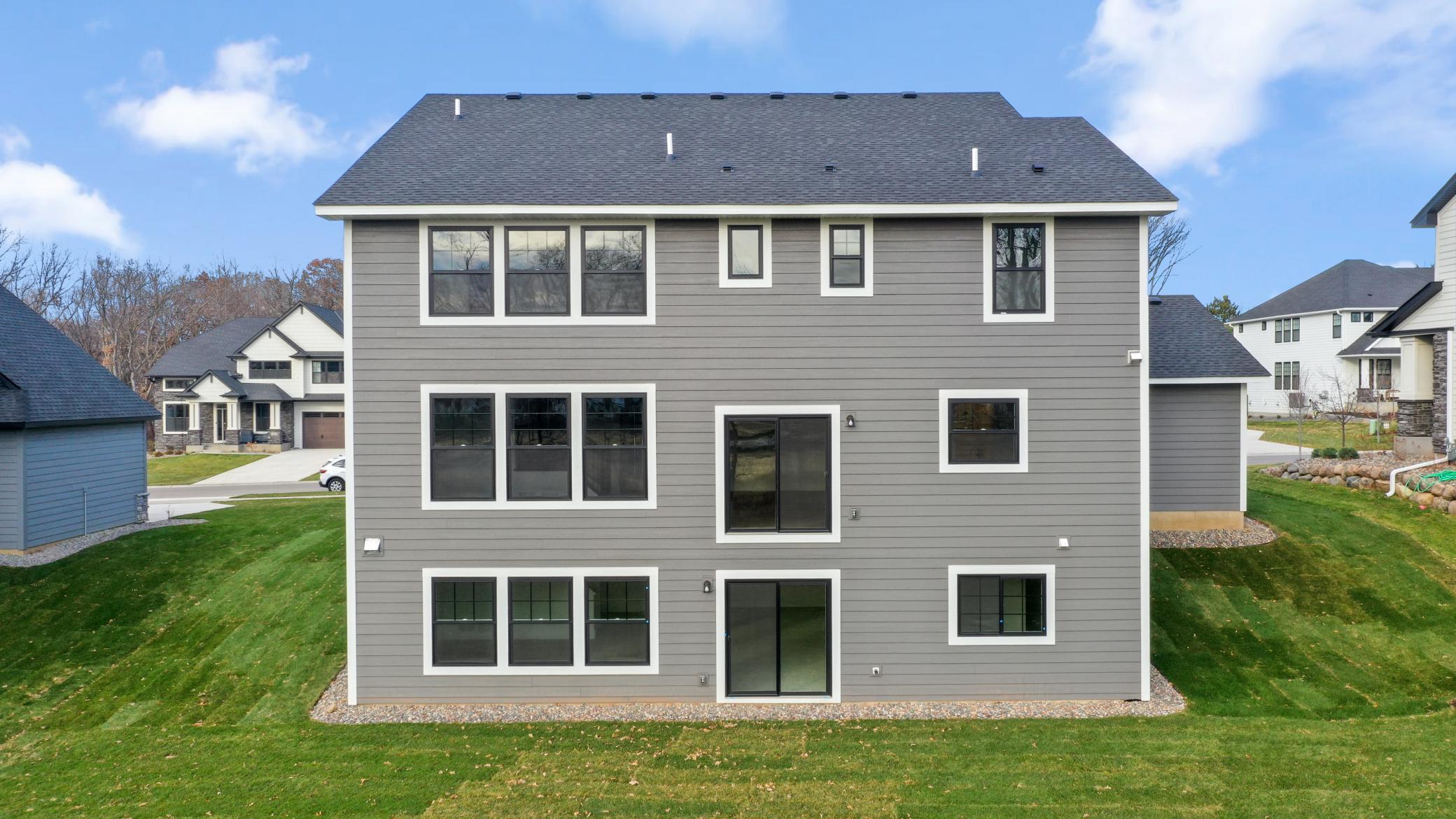 1955 Royal Boulevard N