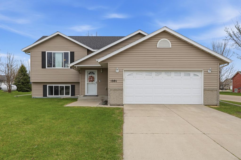 Photo of 1201 9th Avenue SE, Barnesville, MN 56514 (MLS # 7067158)