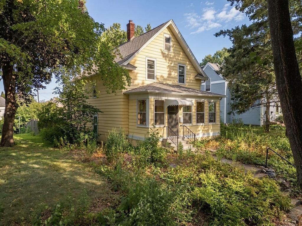 Photo of 1006 Cromwell Avenue, Saint Paul, MN 55114 (MLS # 7115448)