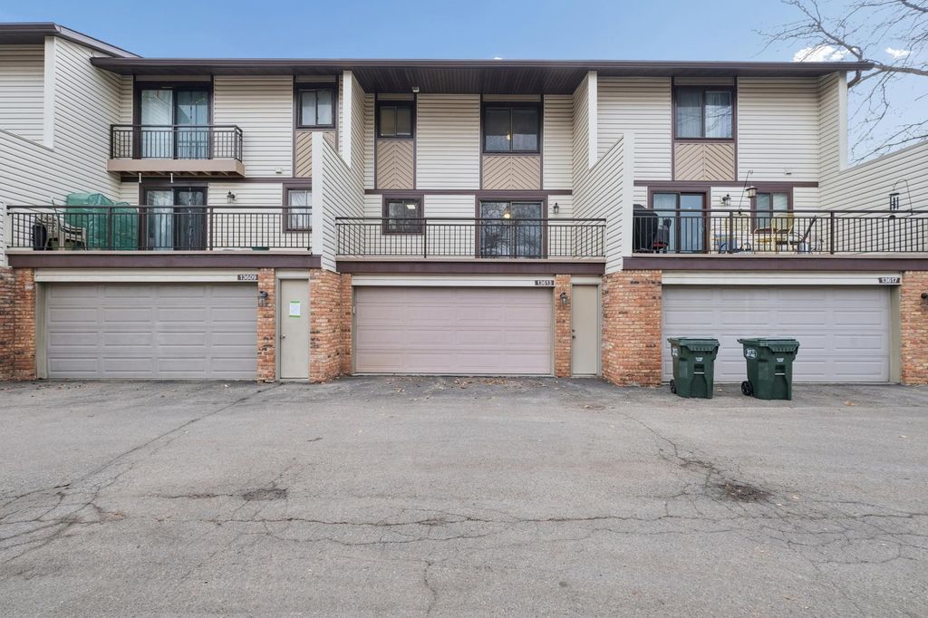 Photo of 13613 Heather Hills Drive, Burnsville, MN 55337 (MLS # 7041185)