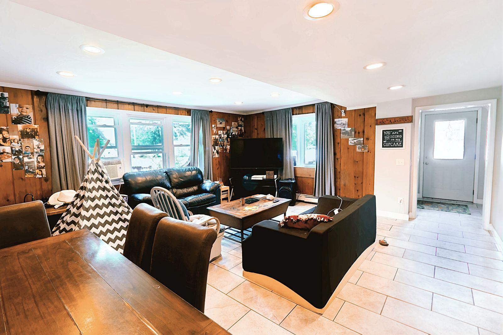 4376 Upper 71st Street E