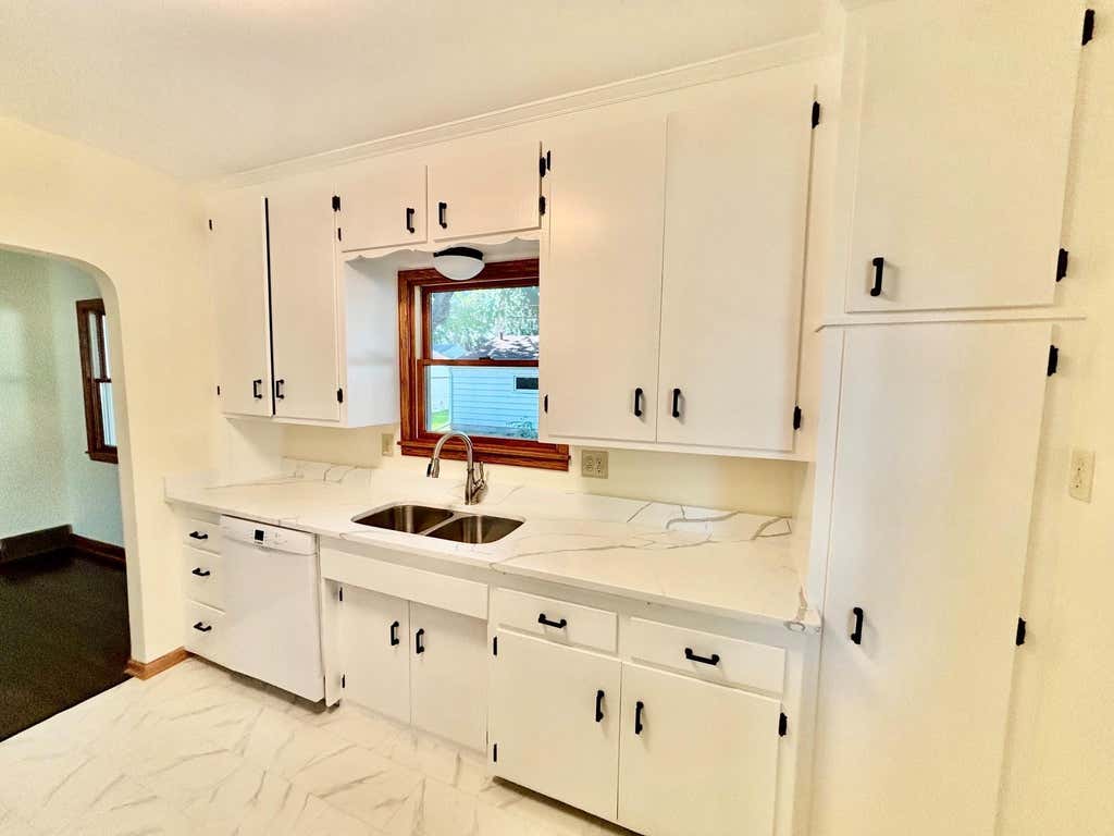 Photo of 180 Bernard Street E, West Saint Paul, MN 55118 (MLS # 7104174)