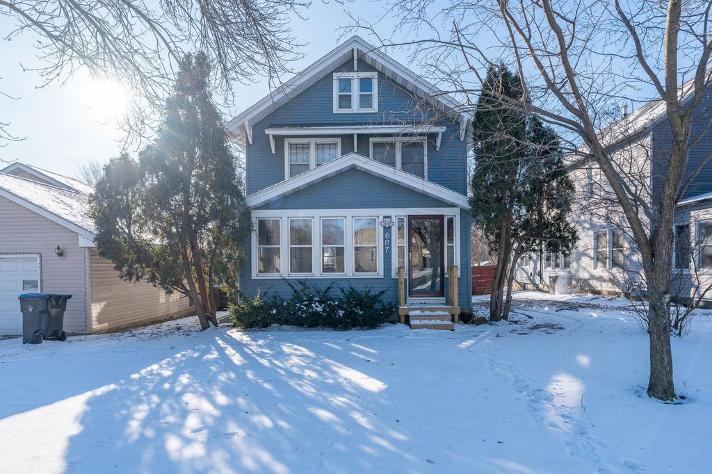 Photo of 607 Blue Earth Street, Mankato, MN 56001 (MLS # 7014009)