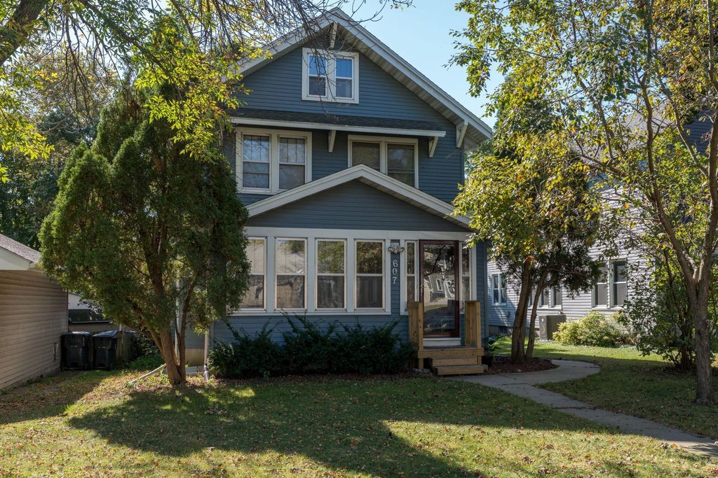 Photo of 607 Blue Earth Street, Mankato, MN 56001 (MLS # 7014009)