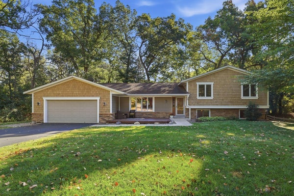 4317 BRIARWOOD LN, HOPKINS, MN 55343 - Image e4b49d5f79d84eadc70e2aae5ef58587/1940436154