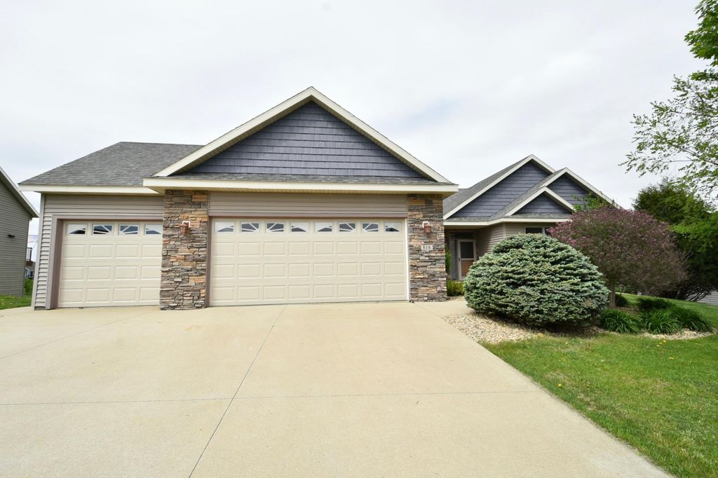 Photo of 818 Augusta Avenue, Zumbrota, MN 55992 (MLS # 7075535)