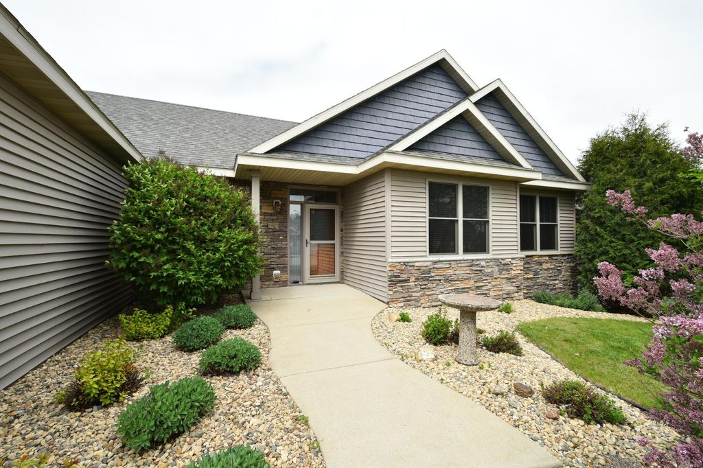 Photo of 818 Augusta Avenue, Zumbrota, MN 55992 (MLS # 7075535)