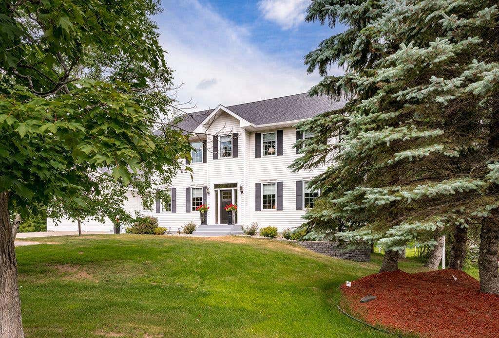 Photo of 2827 Parkwood Lane, Duluth, MN 55811 (MLS # 7114924)