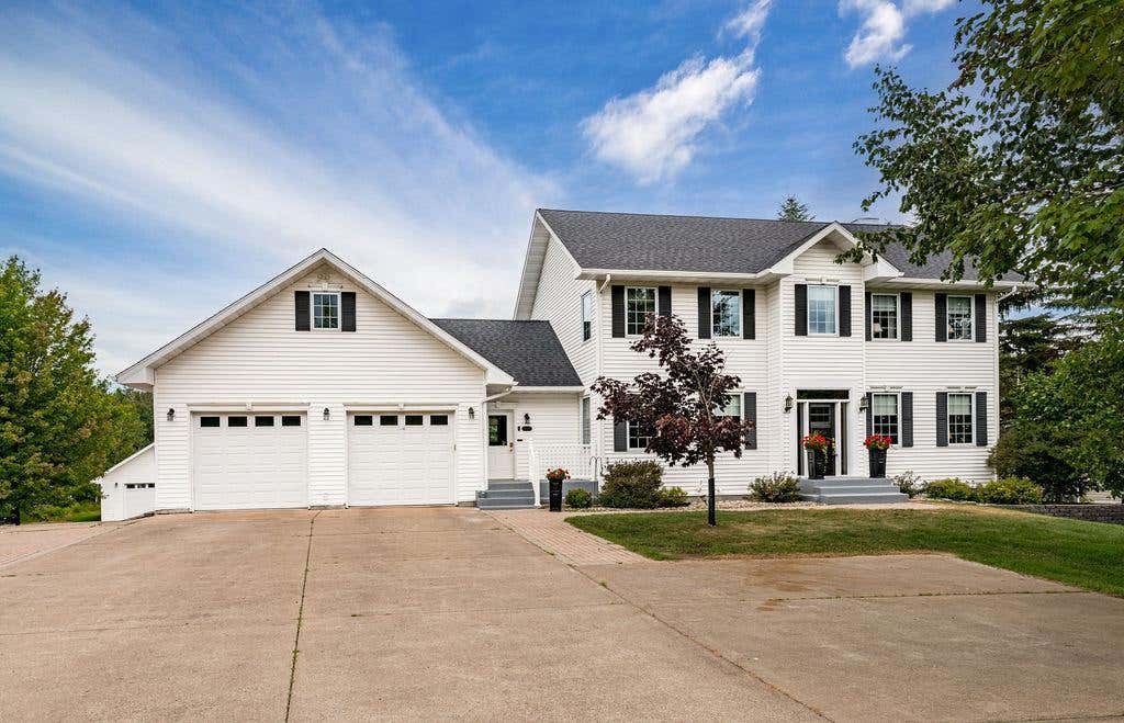 Photo of 2827 Parkwood Lane, Duluth, MN 55811 (MLS # 7114924)