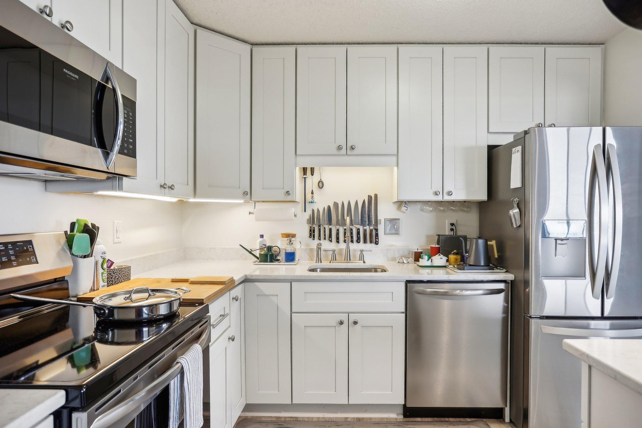 78 10th Street E 3009
