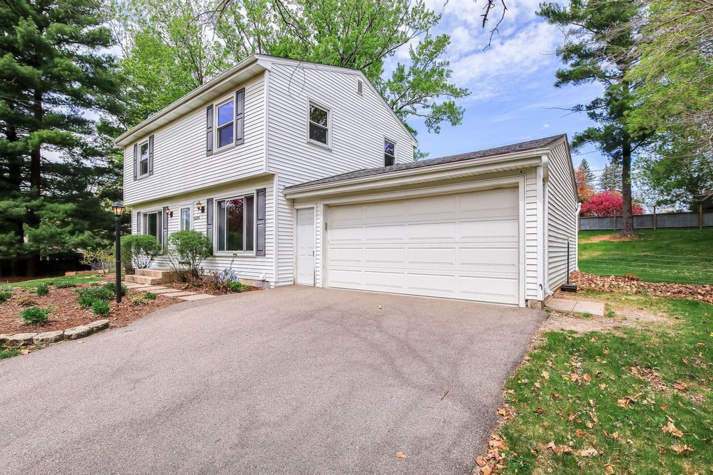Photo of 16304 Temple Drive, Minnetonka, MN 55345 (MLS # 7068878)