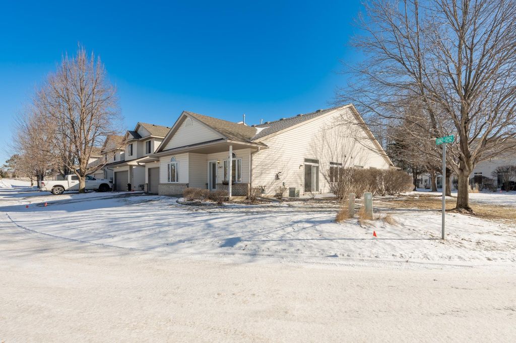 Photo of 1242 Crystal Place E, Chaska, MN 55318 (MLS # 7014761)