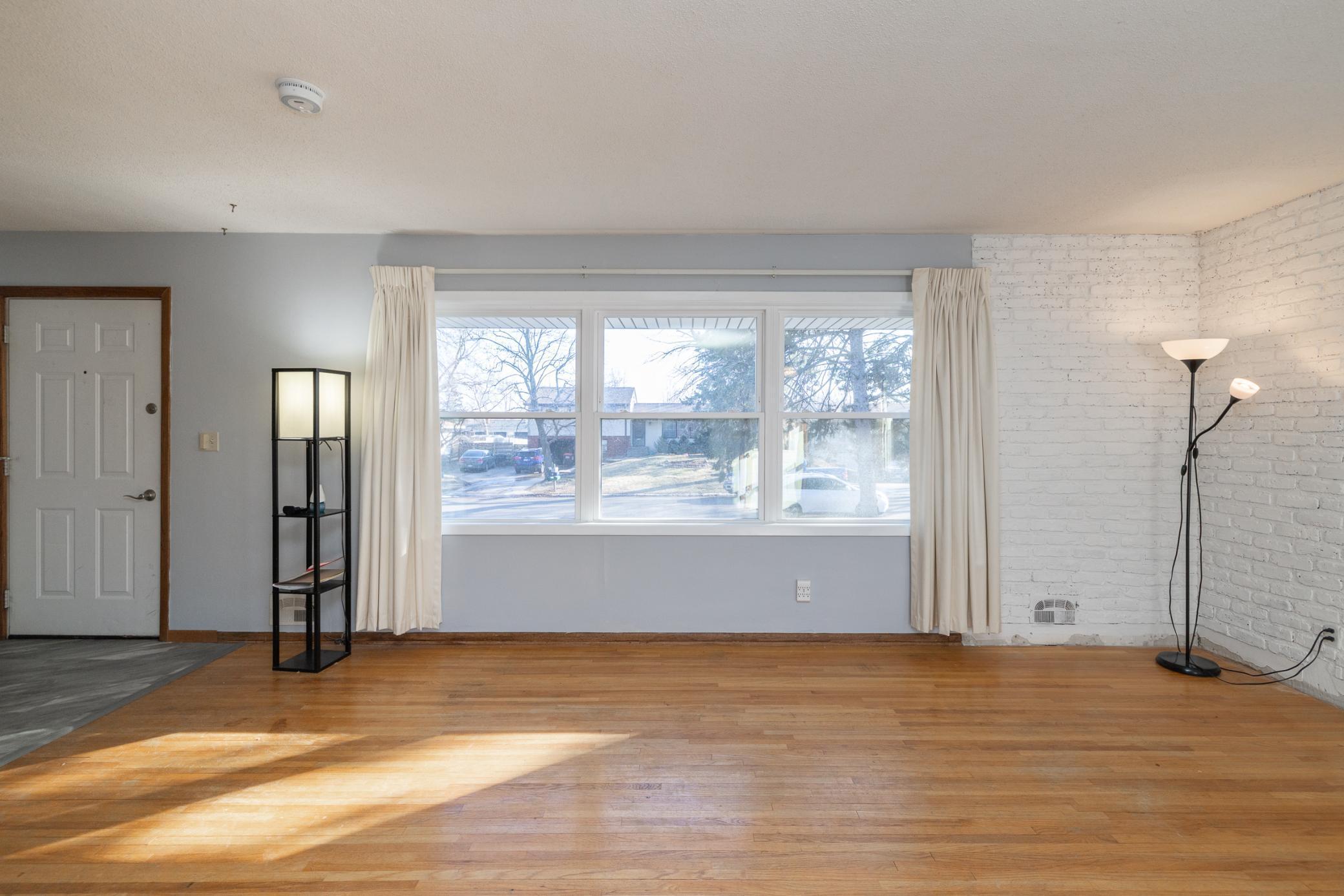 1579 Grandview Avenue E