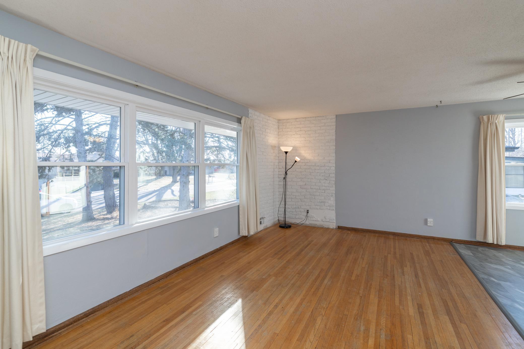 1579 Grandview Avenue E