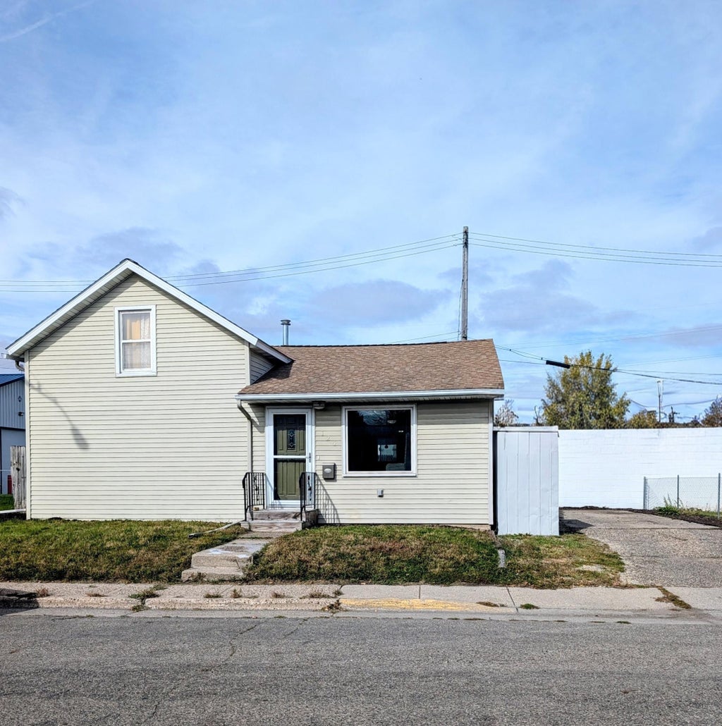 Photo of 124 W Fremont Street, Owatonna, MN 55060 (MLS # 7162565)