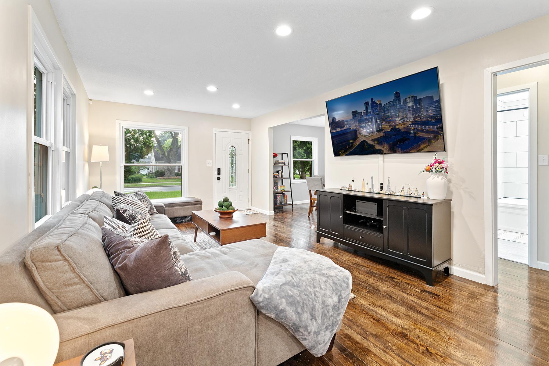 37 Harrison Avenue S